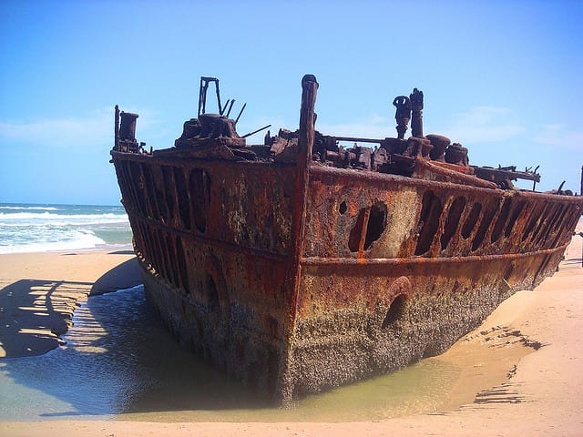 Schiffswrack am Strand